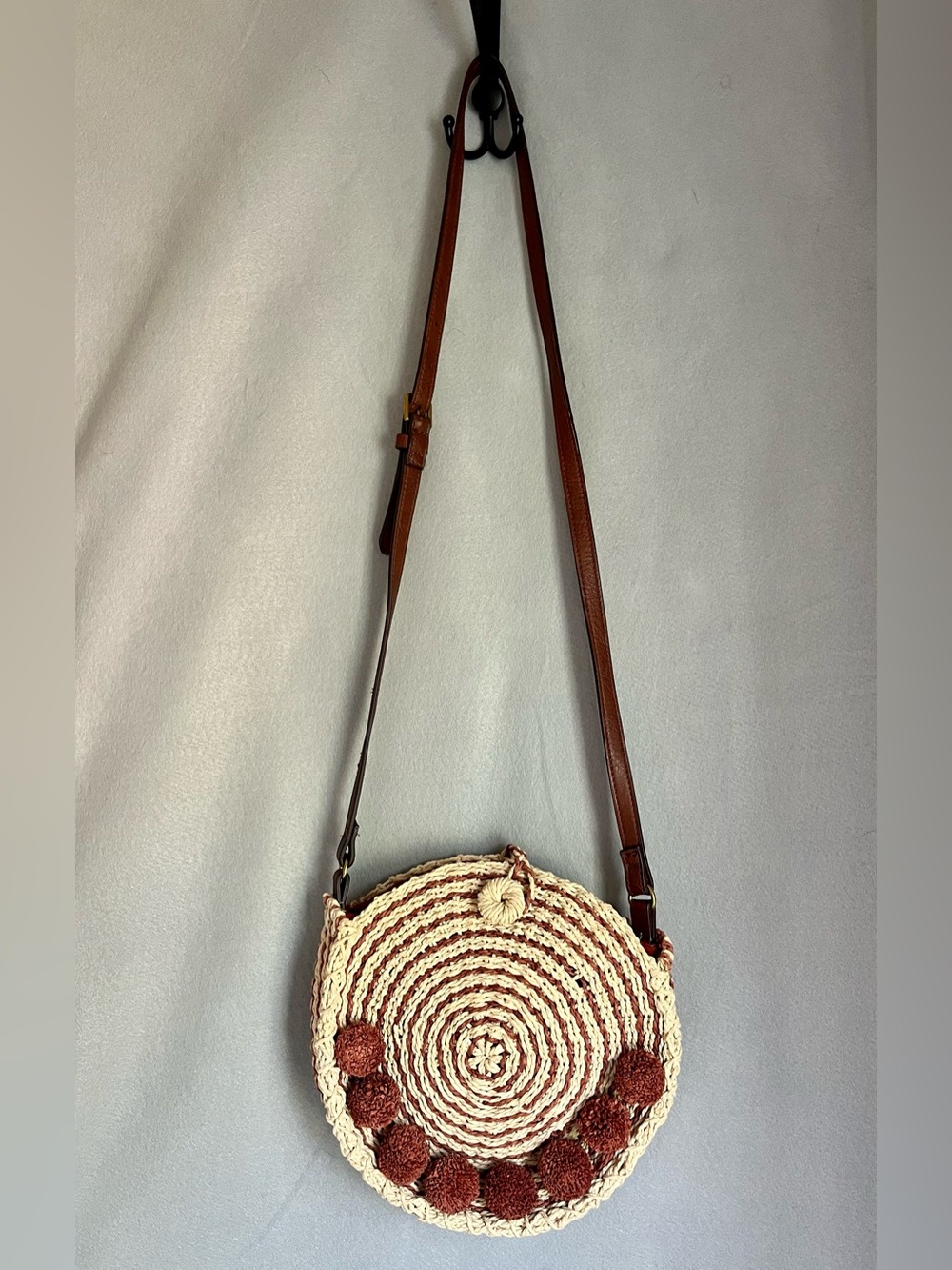 Fossil Round Straw Crossbody Bag Boho Pom Pom Circle Purse Adjustable Strap